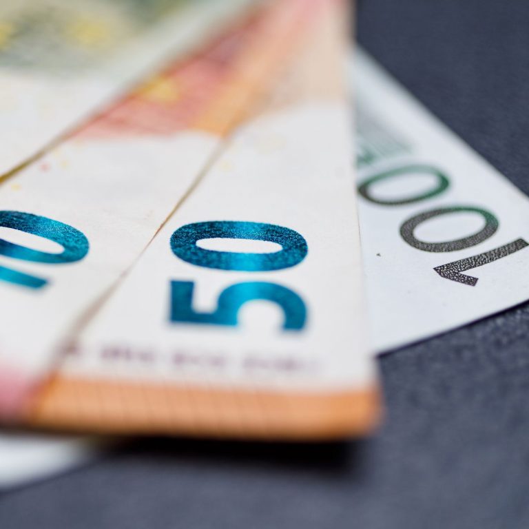 Ireland minimum hourly rate will become €10.50 on 1 January 2022.